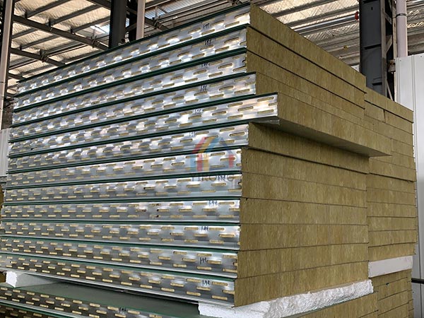 Size Design of Color Steel Sandwich Panel for Warehouse