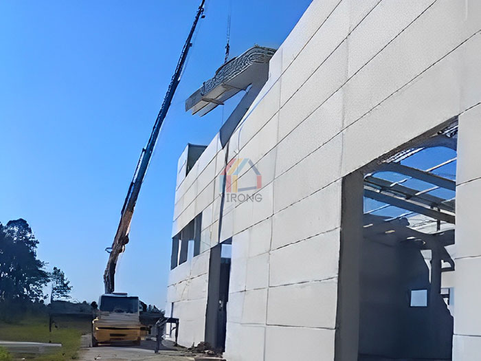 PU sandwich panel installation in Brazilian factory