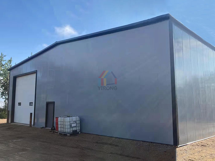 Canadian metal warehouse built with puf panels