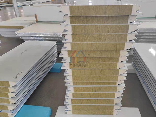 Characteristics of polyurethane edge-sealed rock wool sandwich panels