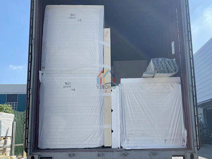 PUF wall panels of metal warehouse shipped to Chile