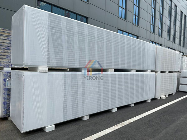 What are the factors that determine the price of polyurethane sandwich panels?