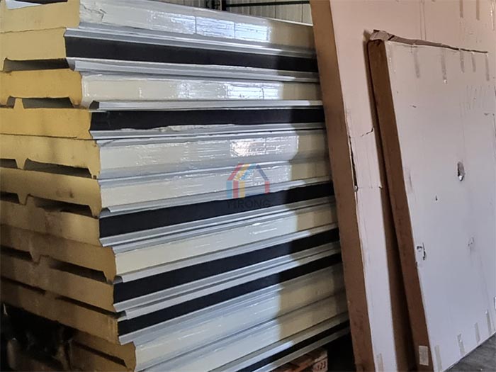 Uruguayan customer receives customized PU roof panels and fences