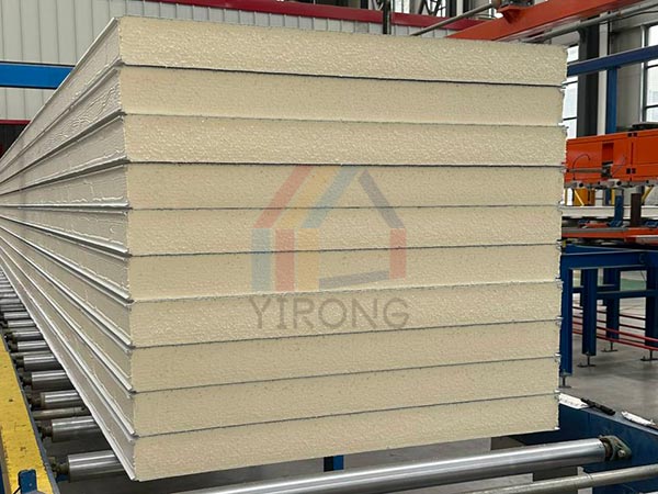 Save costs with insulated sandwich panels for your next warehouse or factory