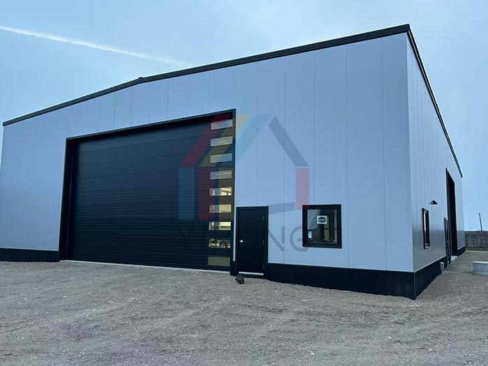 Prefabricated metal warehouse in Canada